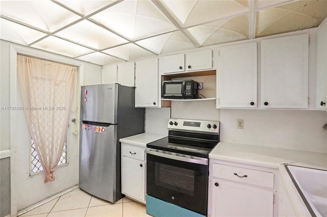 Recently Sold: $155,000 (1 beds, 1 baths, 753 Square Feet)