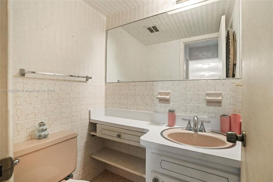 Recently Sold: $155,000 (1 beds, 1 baths, 753 Square Feet)