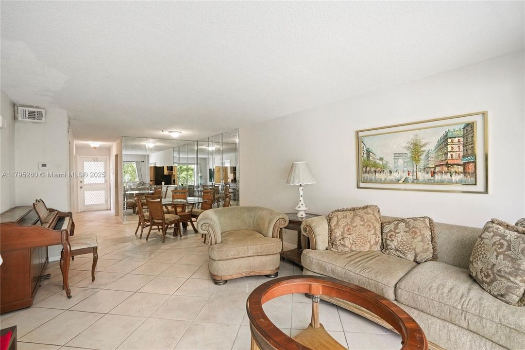 Recently Sold: $155,000 (1 beds, 1 baths, 753 Square Feet)