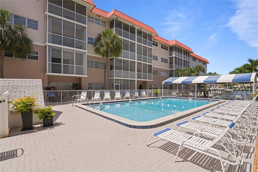 Recently Sold: $155,000 (1 beds, 1 baths, 753 Square Feet)