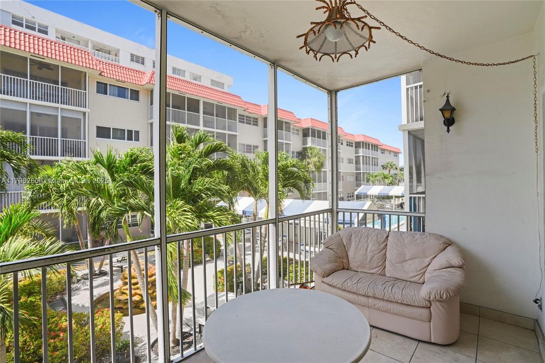 Recently Sold: $155,000 (1 beds, 1 baths, 753 Square Feet)