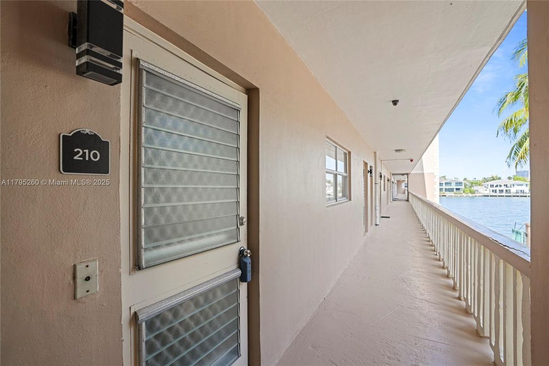 Recently Sold: $155,000 (1 beds, 1 baths, 753 Square Feet)