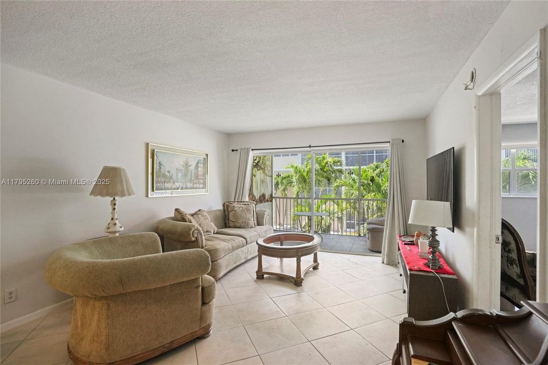 Recently Sold: $155,000 (1 beds, 1 baths, 753 Square Feet)