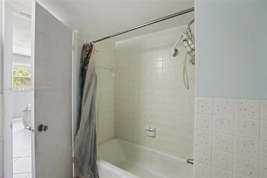 Recently Sold: $155,000 (1 beds, 1 baths, 753 Square Feet)