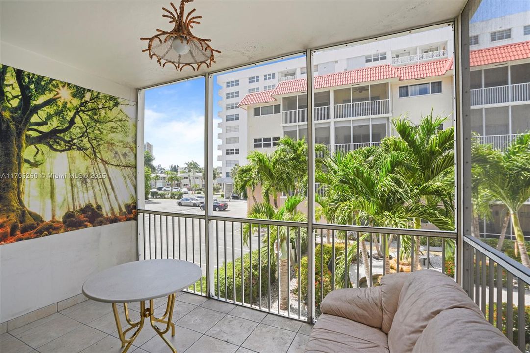 Recently Sold: $155,000 (1 beds, 1 baths, 753 Square Feet)