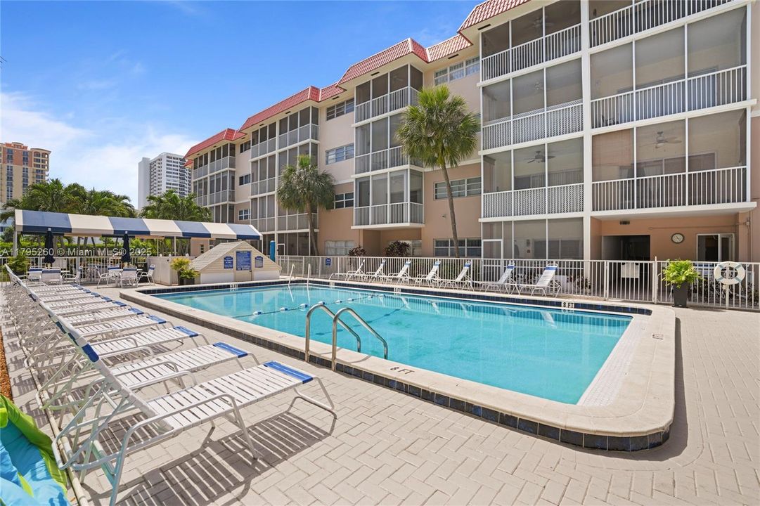 Recently Sold: $155,000 (1 beds, 1 baths, 753 Square Feet)