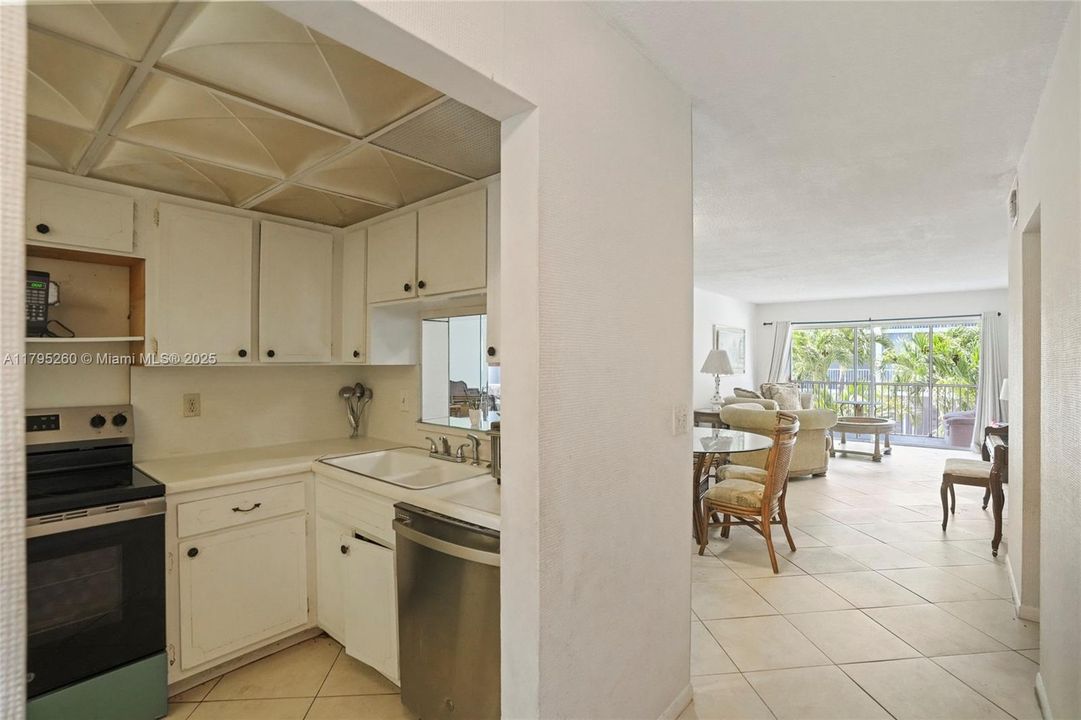 Recently Sold: $155,000 (1 beds, 1 baths, 753 Square Feet)