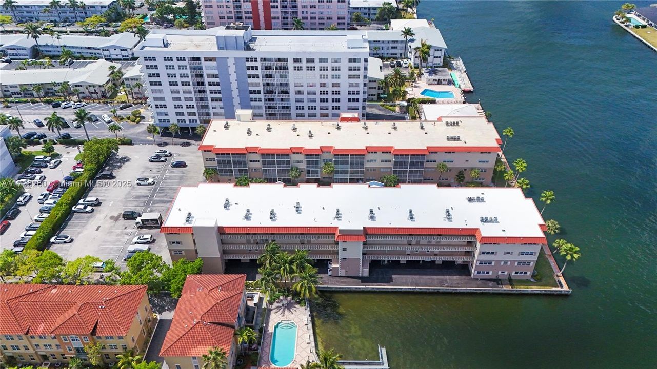 Recently Sold: $155,000 (1 beds, 1 baths, 753 Square Feet)