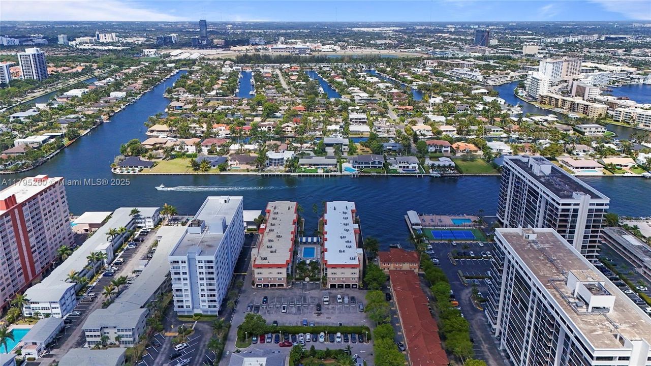 Recently Sold: $155,000 (1 beds, 1 baths, 753 Square Feet)