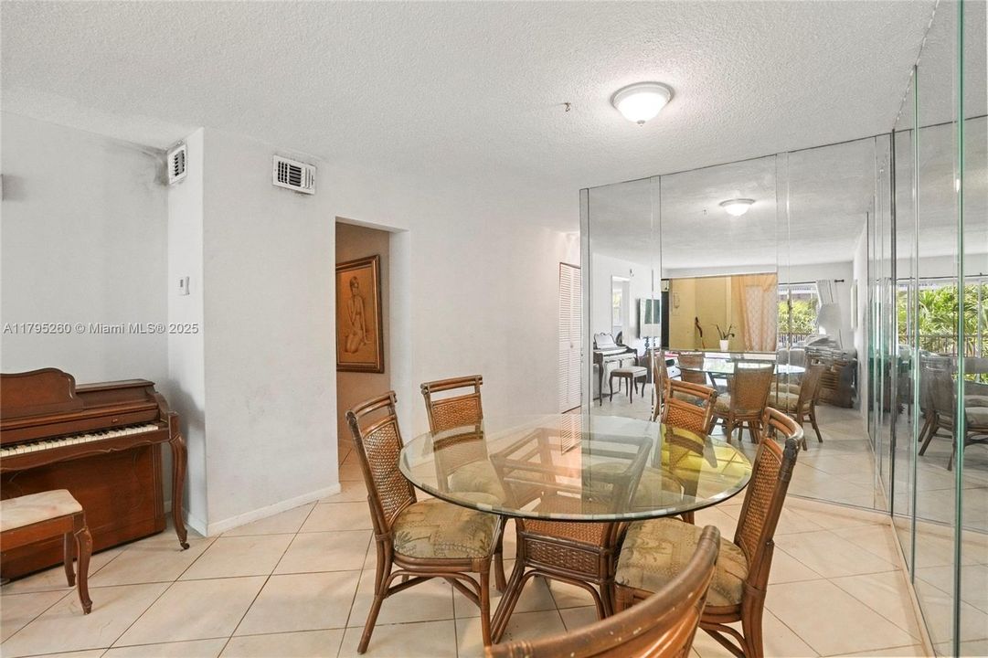 Recently Sold: $155,000 (1 beds, 1 baths, 753 Square Feet)