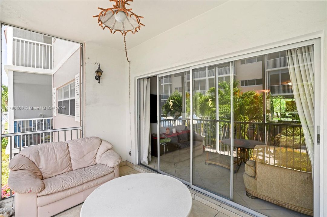 Recently Sold: $155,000 (1 beds, 1 baths, 753 Square Feet)