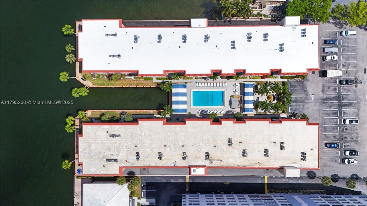 Recently Sold: $155,000 (1 beds, 1 baths, 753 Square Feet)