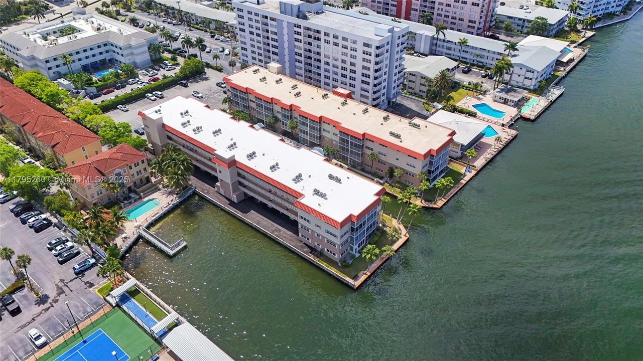 Recently Sold: $155,000 (1 beds, 1 baths, 753 Square Feet)