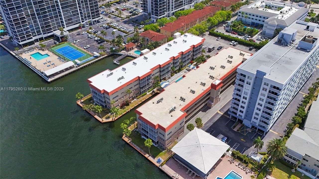 Recently Sold: $155,000 (1 beds, 1 baths, 753 Square Feet)