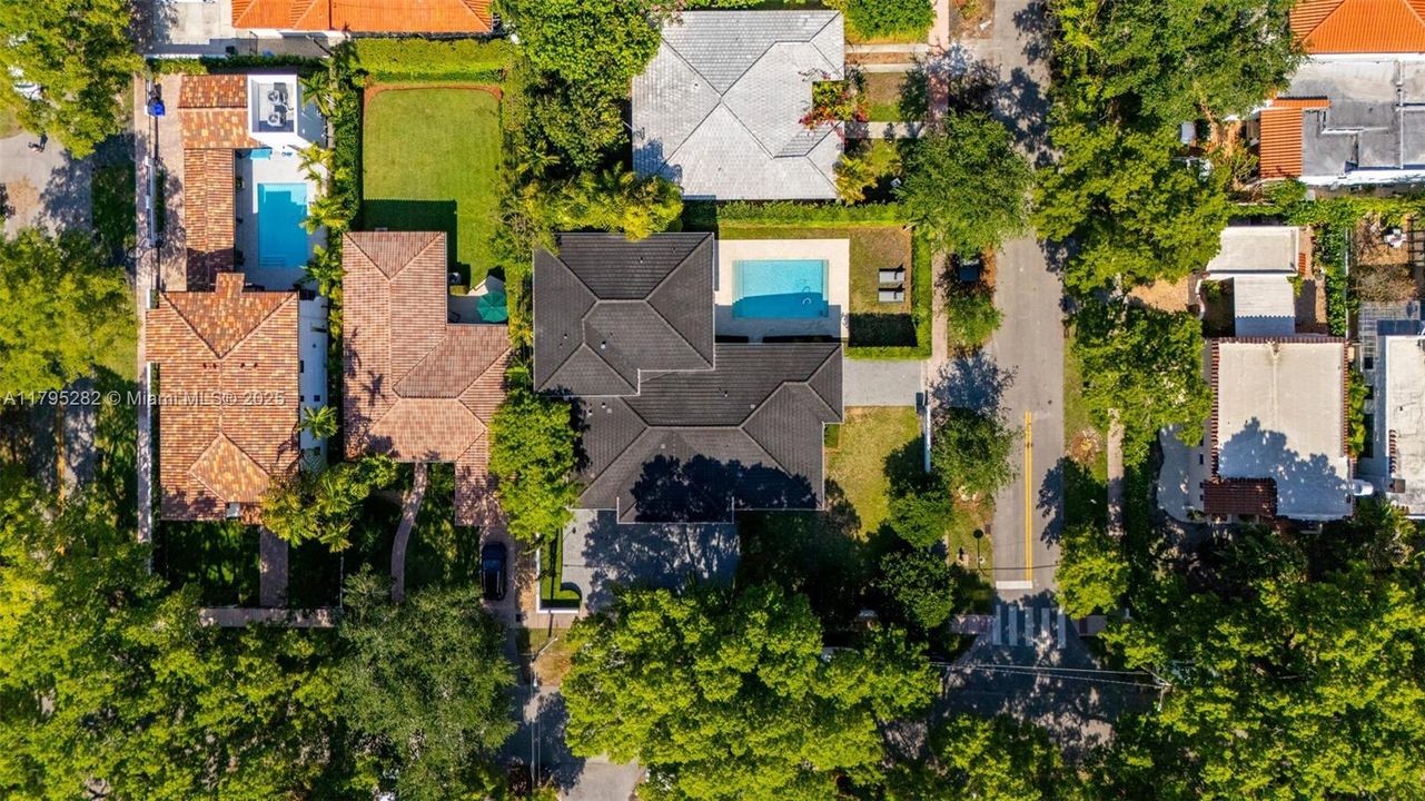 最近售出: $3,250,000 (4 贝兹, 4 浴室, 3566 平方英尺)