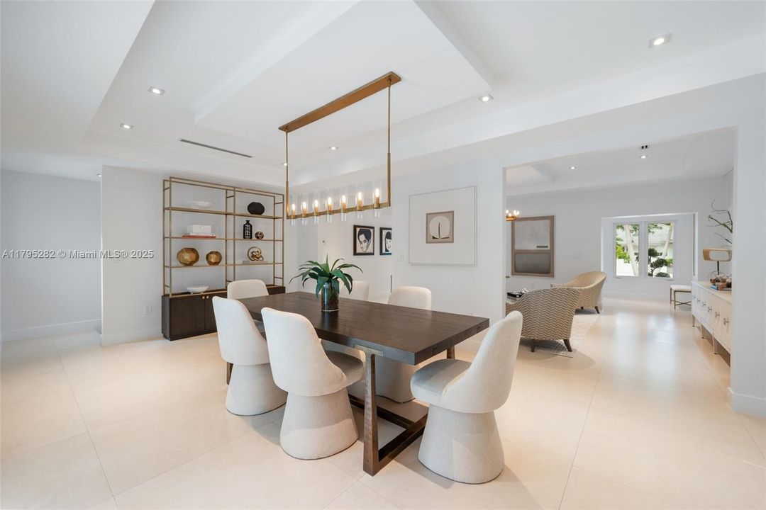 最近售出: $3,250,000 (4 贝兹, 4 浴室, 3566 平方英尺)