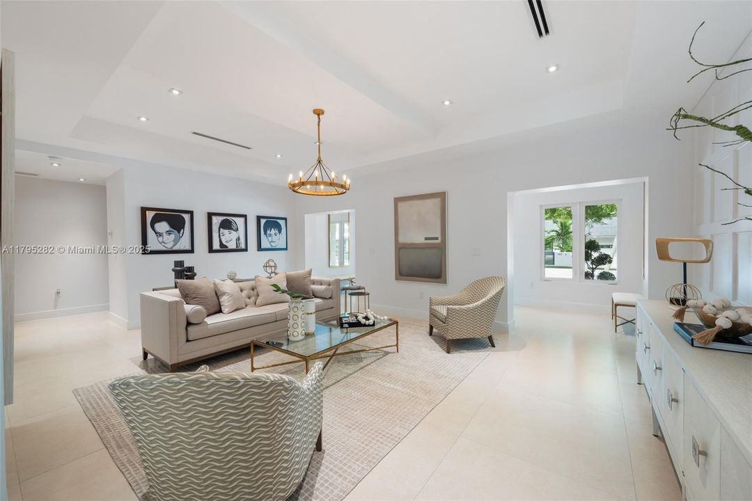 最近售出: $3,250,000 (4 贝兹, 4 浴室, 3566 平方英尺)