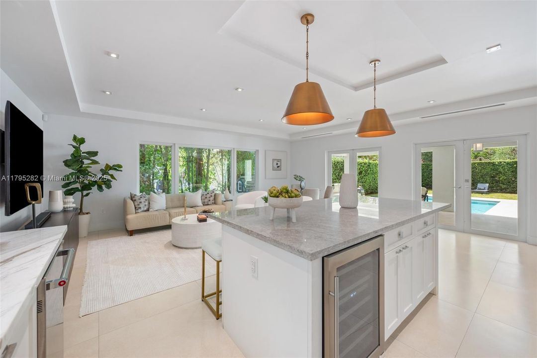 最近售出: $3,250,000 (4 贝兹, 4 浴室, 3566 平方英尺)