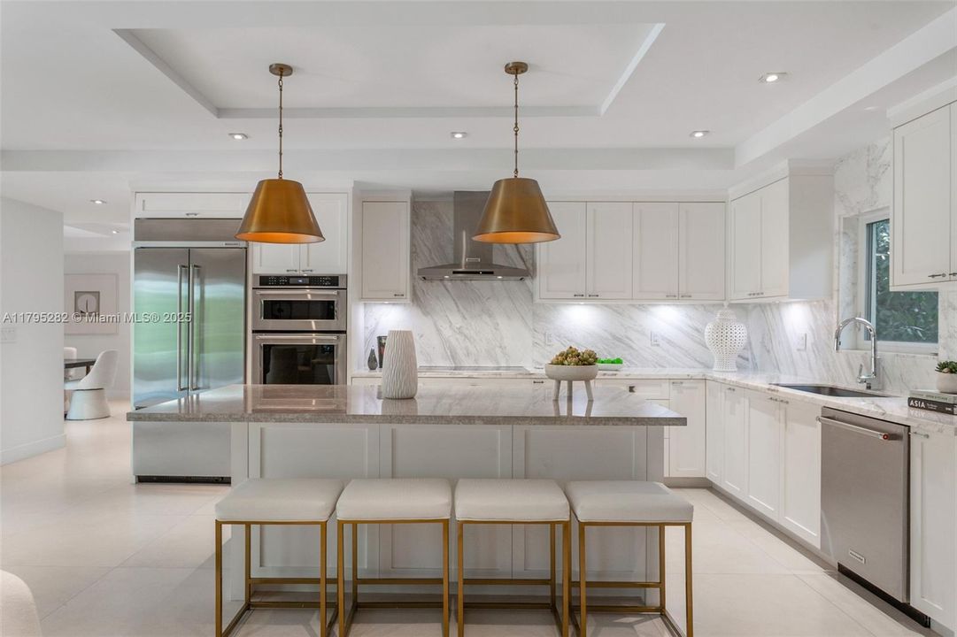 最近售出: $3,250,000 (4 贝兹, 4 浴室, 3566 平方英尺)