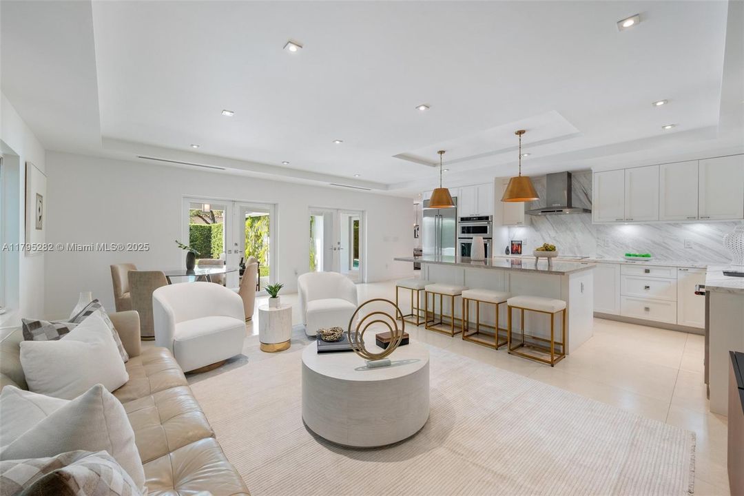 最近售出: $3,250,000 (4 贝兹, 4 浴室, 3566 平方英尺)