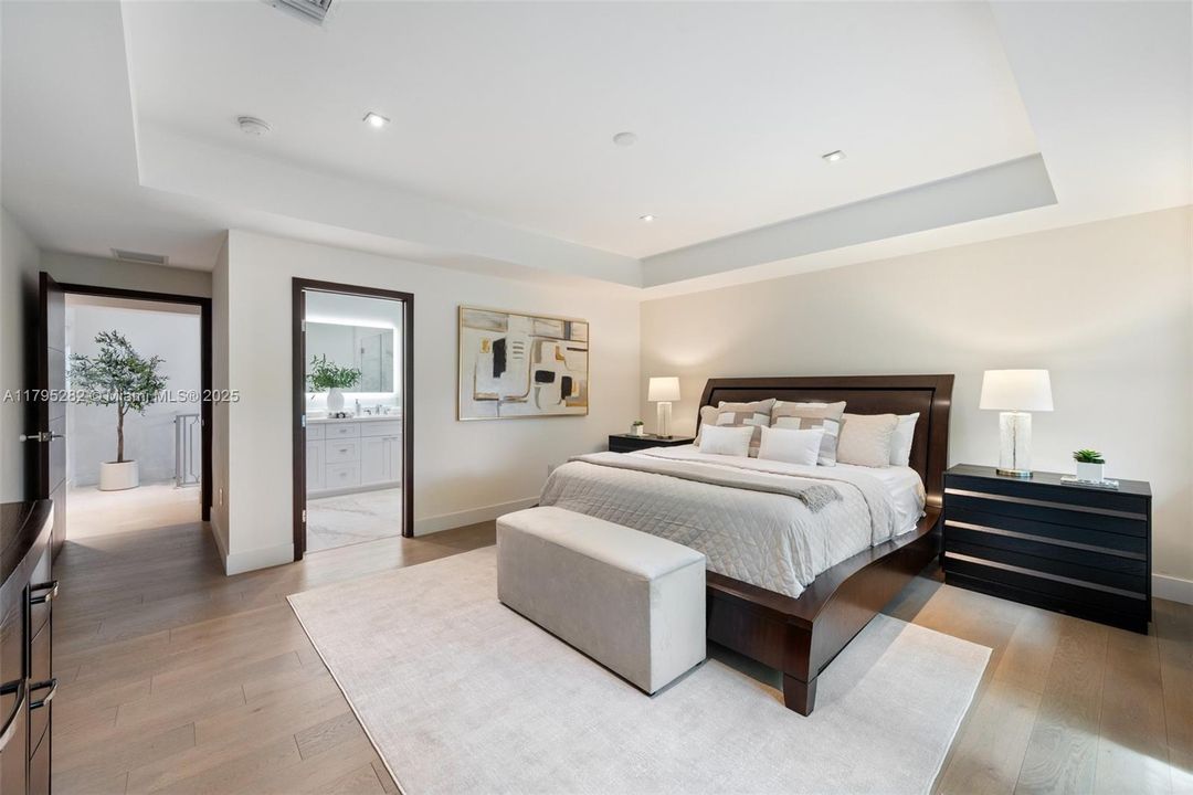 最近售出: $3,250,000 (4 贝兹, 4 浴室, 3566 平方英尺)