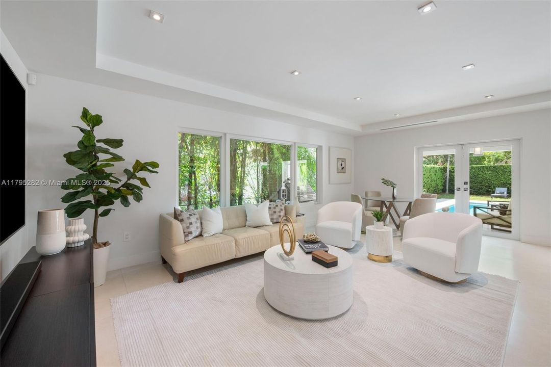 最近售出: $3,250,000 (4 贝兹, 4 浴室, 3566 平方英尺)