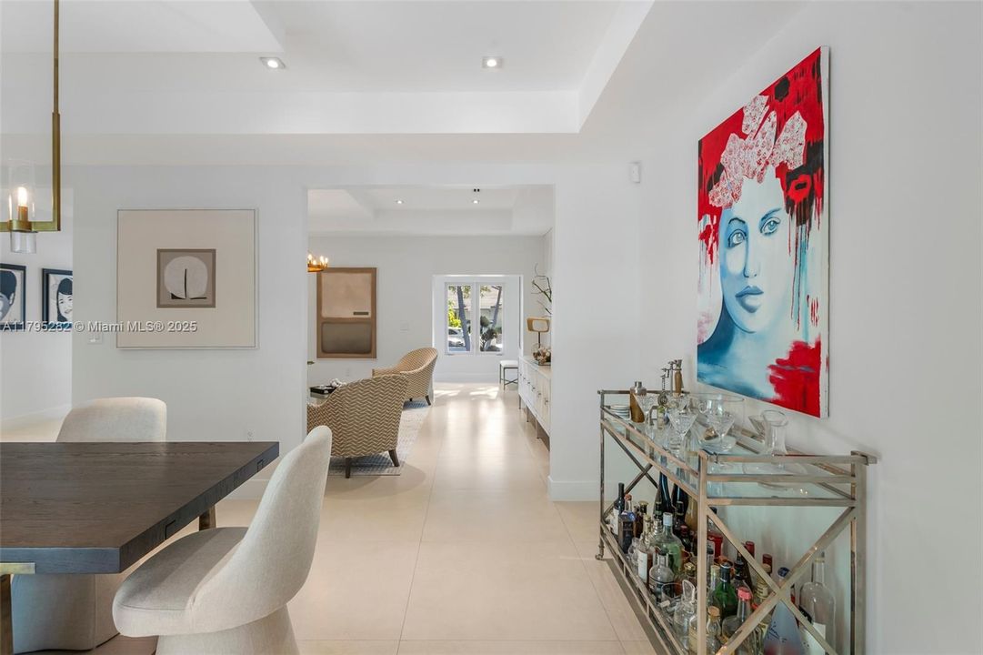 最近售出: $3,250,000 (4 贝兹, 4 浴室, 3566 平方英尺)