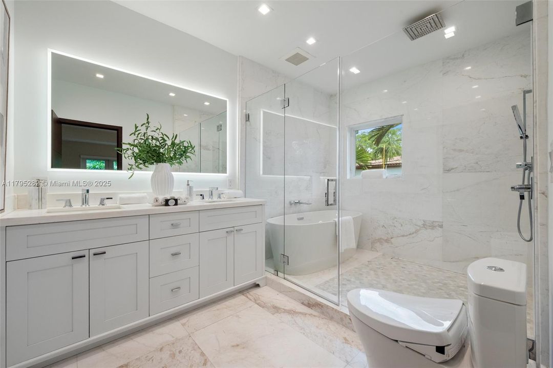 最近售出: $3,250,000 (4 贝兹, 4 浴室, 3566 平方英尺)