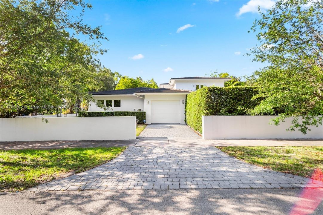 最近售出: $3,250,000 (4 贝兹, 4 浴室, 3566 平方英尺)