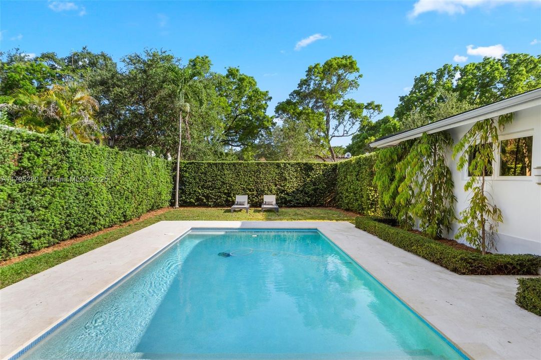 最近售出: $3,250,000 (4 贝兹, 4 浴室, 3566 平方英尺)