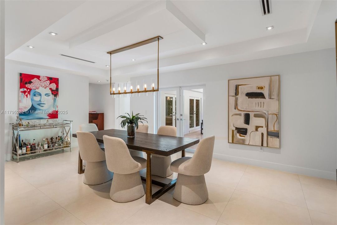 最近售出: $3,250,000 (4 贝兹, 4 浴室, 3566 平方英尺)