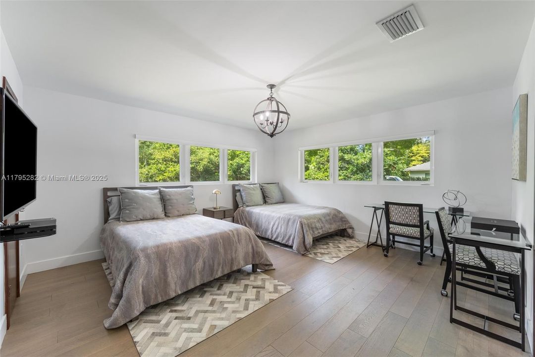 最近售出: $3,250,000 (4 贝兹, 4 浴室, 3566 平方英尺)