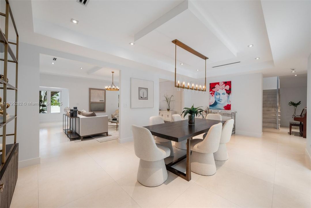 最近售出: $3,250,000 (4 贝兹, 4 浴室, 3566 平方英尺)