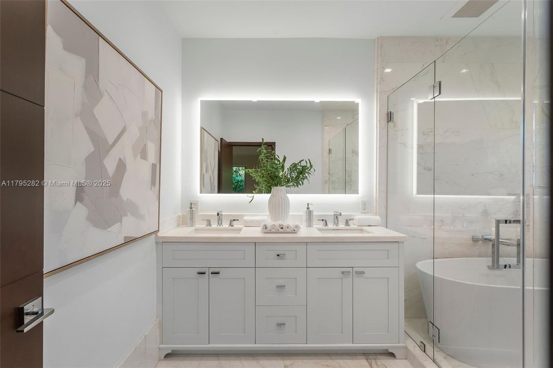 最近售出: $3,250,000 (4 贝兹, 4 浴室, 3566 平方英尺)