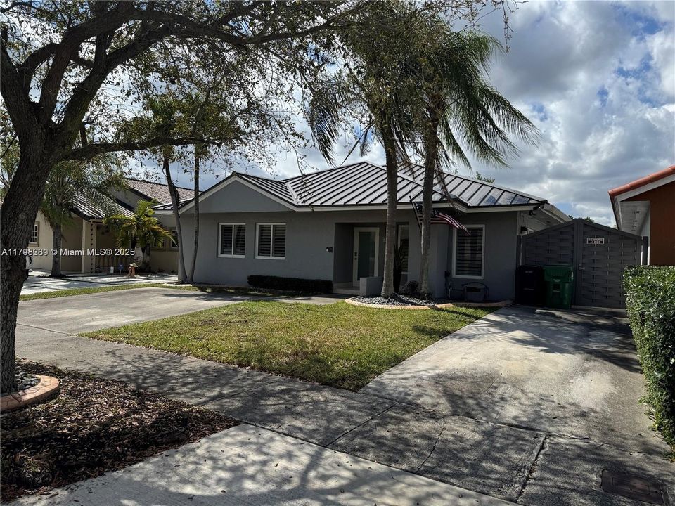 最近售出: $714,000 (3 贝兹, 2 浴室, 1744 平方英尺)