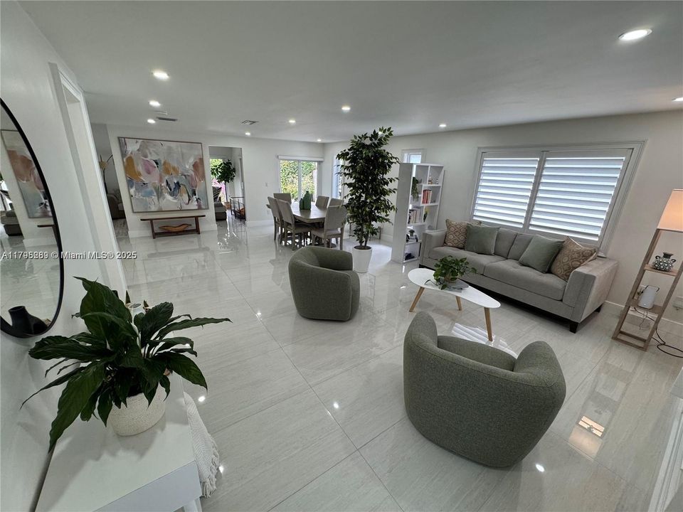 最近售出: $714,000 (3 贝兹, 2 浴室, 1744 平方英尺)