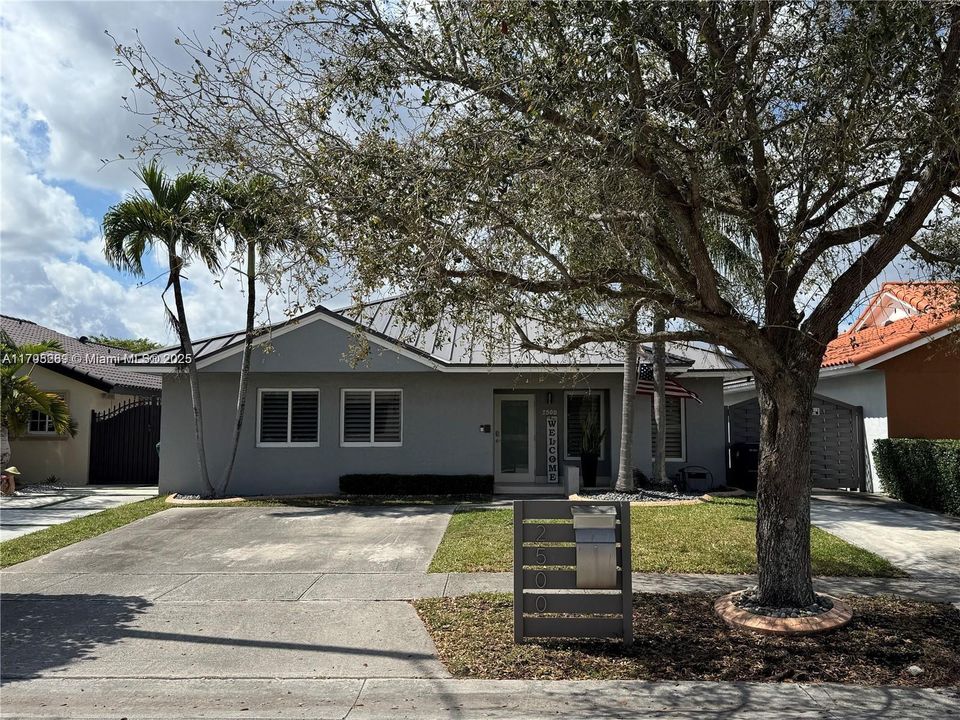 最近售出: $714,000 (3 贝兹, 2 浴室, 1744 平方英尺)