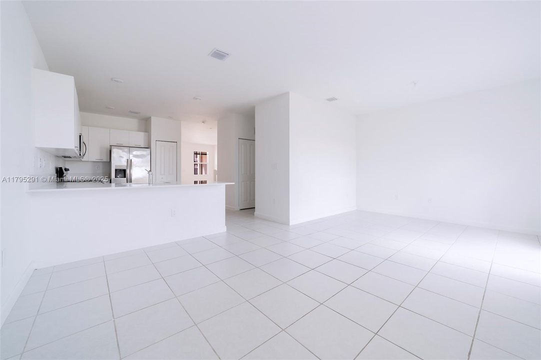 Recently Rented: $3,750 (4 beds, 2 baths, 1820 Square Feet)