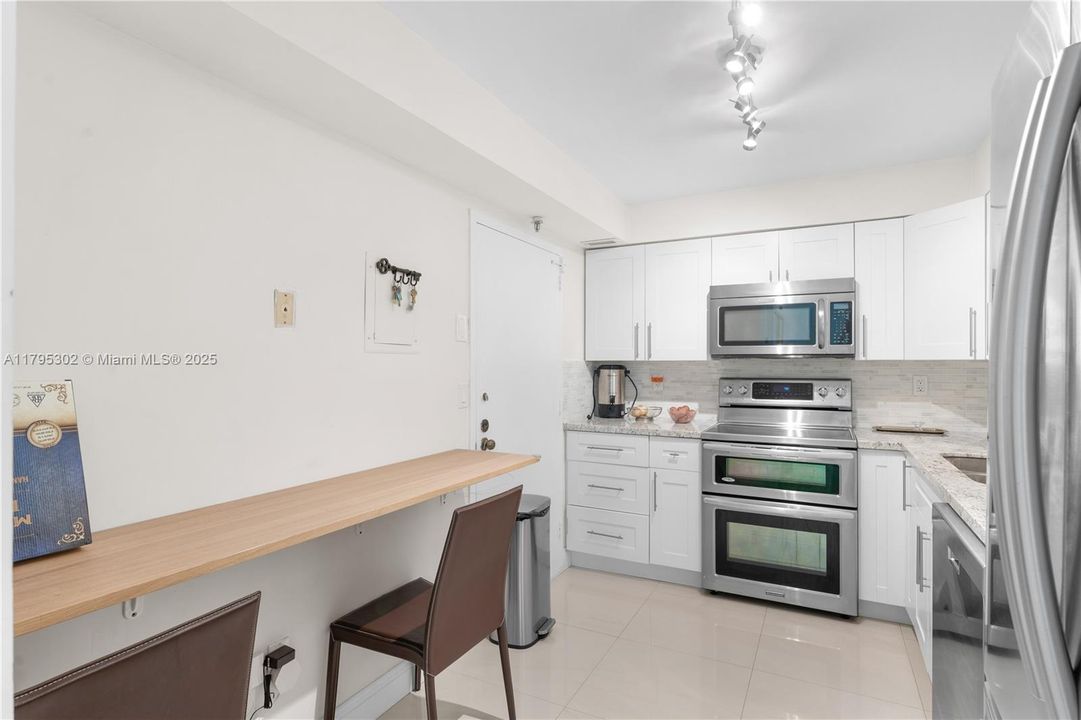 For Sale: $599,000 (1 beds, 1 baths, 929 Square Feet)