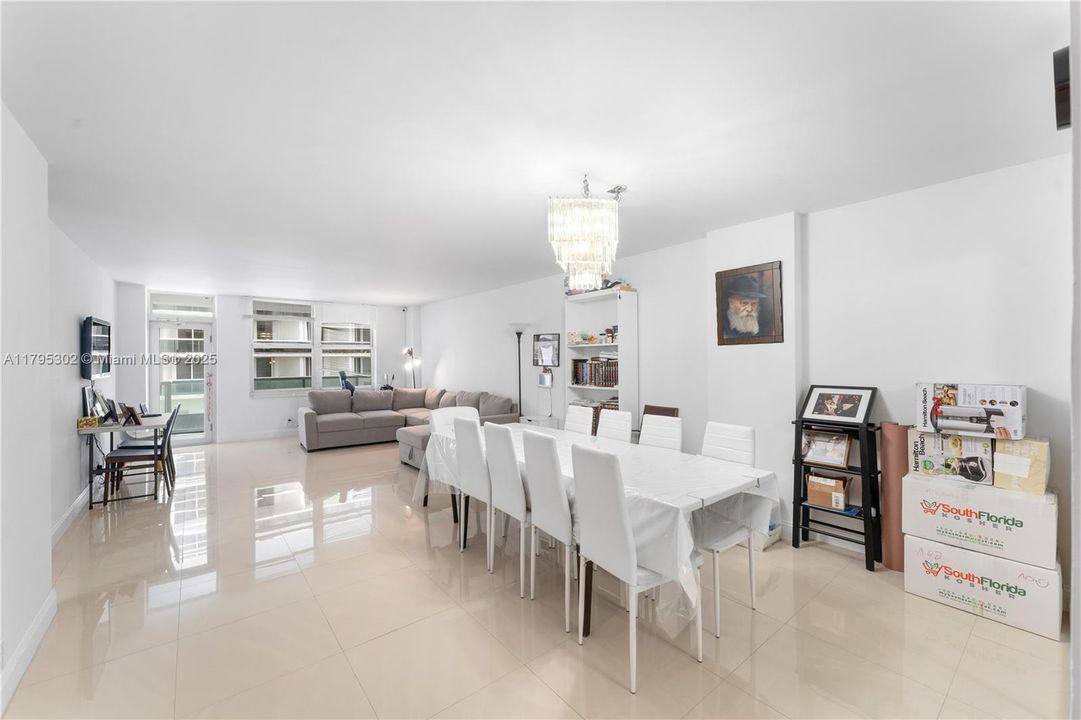 For Sale: $599,000 (1 beds, 1 baths, 929 Square Feet)