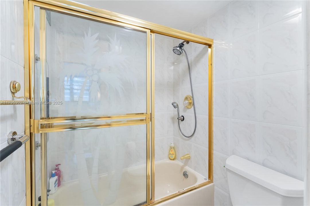 For Sale: $599,000 (1 beds, 1 baths, 929 Square Feet)