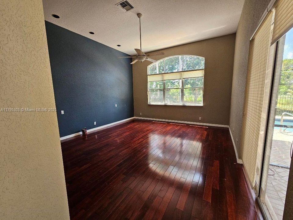 Recently Rented: $4,400 (4 beds, 2 baths, 2943 Square Feet)