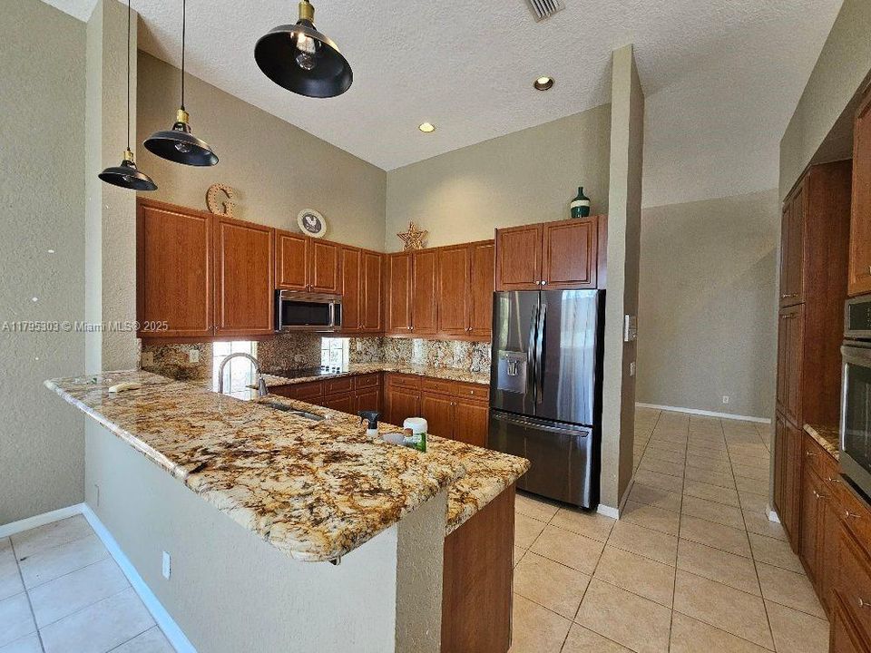 Recently Rented: $4,400 (4 beds, 2 baths, 2943 Square Feet)