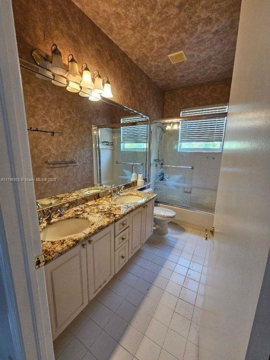 Recently Rented: $4,400 (4 beds, 2 baths, 2943 Square Feet)