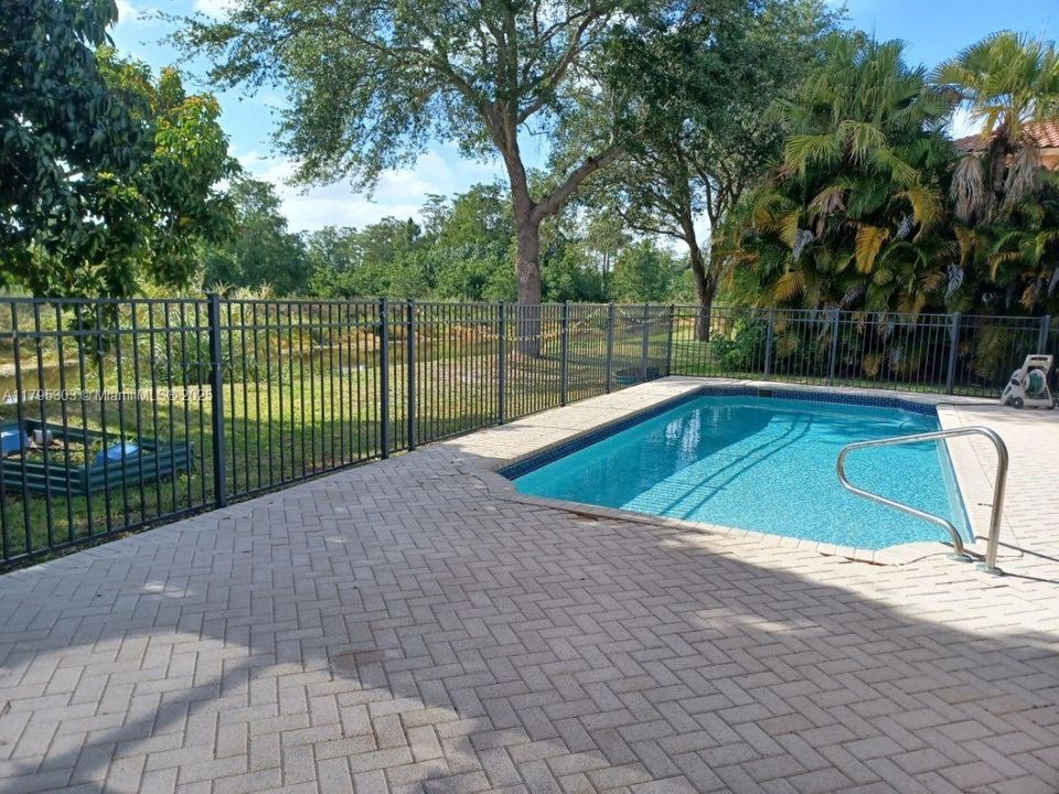 Recently Rented: $4,400 (4 beds, 2 baths, 2943 Square Feet)