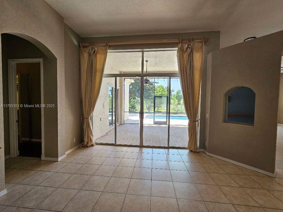 Recently Rented: $4,400 (4 beds, 2 baths, 2943 Square Feet)