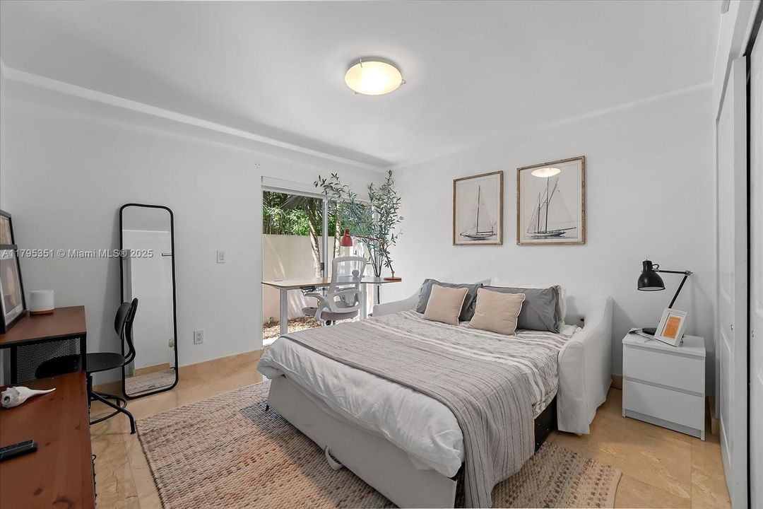 Recientemente alquilado: $12,900 (3 camas, 3 baños, 2215 Pies cuadrados)