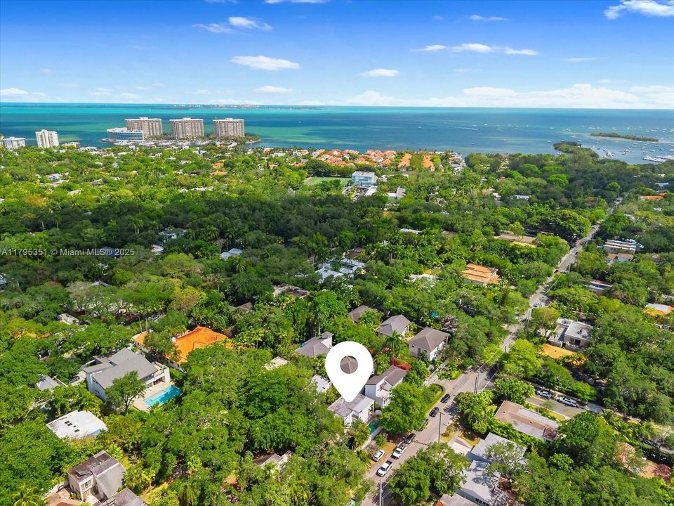 Recientemente alquilado: $12,900 (3 camas, 3 baños, 2215 Pies cuadrados)