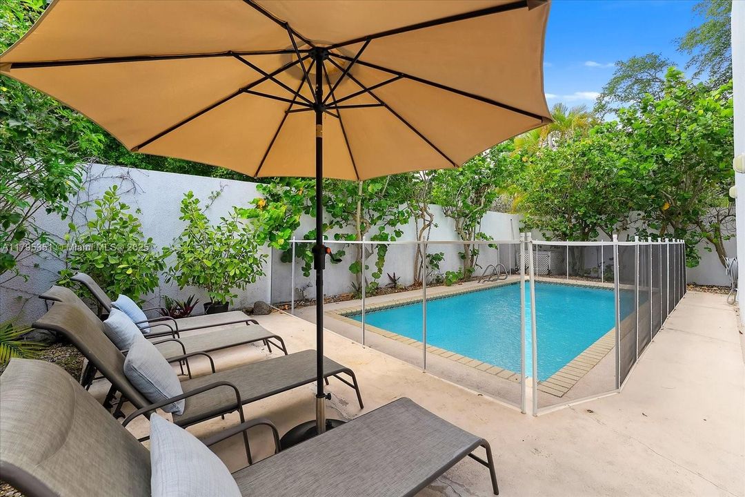 Recientemente alquilado: $12,900 (3 camas, 3 baños, 2215 Pies cuadrados)