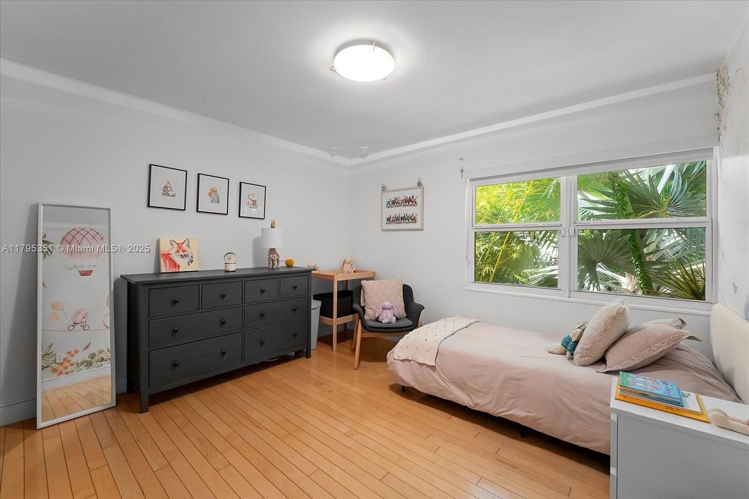 Recientemente alquilado: $12,900 (3 camas, 3 baños, 2215 Pies cuadrados)